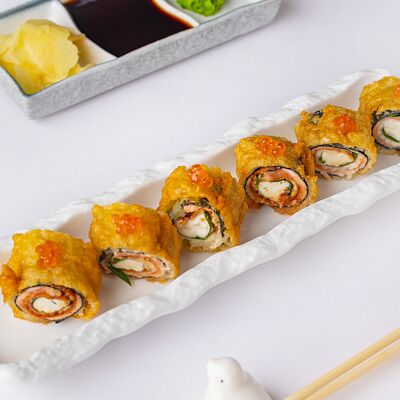 Ролл Темпура с красной икрой в Leto по цене 1810 ₽