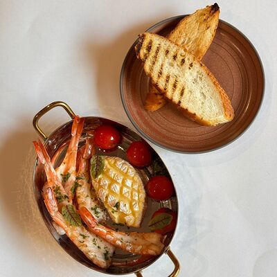 Тающий камамбер с креветками и томатами в Rice foodcoffee по цене 5151 ₸