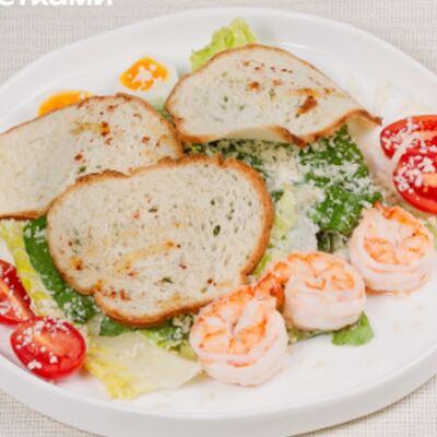 Салат в стиле Цезарь с креветкой в Паста Фэмили по цене 770 ₽