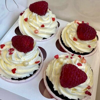 Капкейки Вишня-шоколад набор (4 шт.) в Особенный Наполеон по цене 1300 ₽