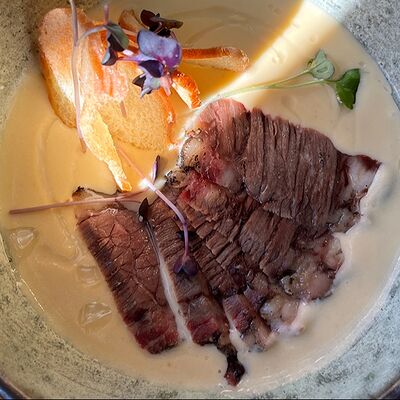 Сырный суп с Техасским брискетом в ресторан 