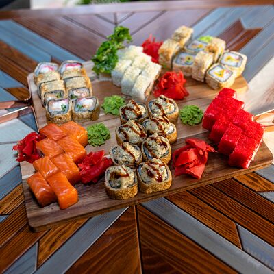 Сет на компаниюв Ресторан Невский по цене 2800 ₽