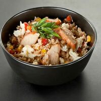 Тяхан с беконом и курицей на остром соусе со сливками в Hakuna Matata