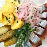 Сельдь с картошечкой в Лавр