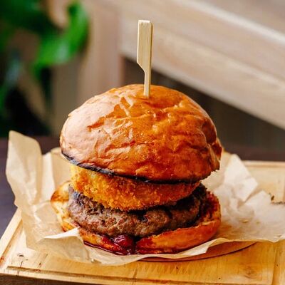 Бургер с камамбером и мраморной говядинойв Кочевники by Трикони по цене 1450 ₽