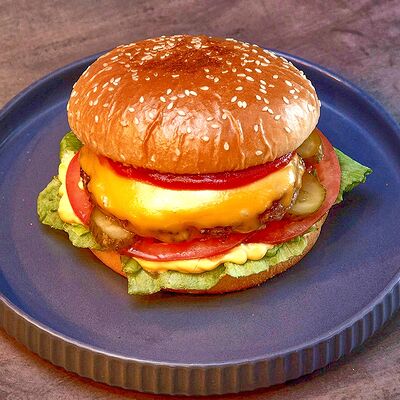 Чизбургер в Heroes по цене 590 ₽