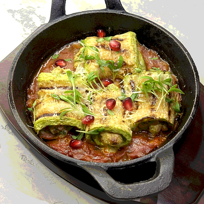 Кабачки запеченые с вешенками и курочкой в Тут харчо по цене 618 ₽