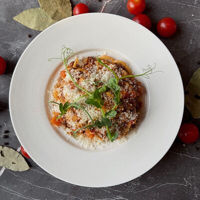 Болоньезе в Рива Рум лаунж бар по цене 495 ₽