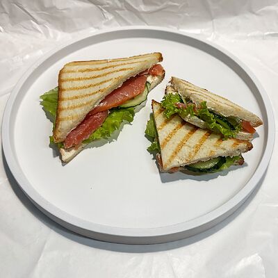 Сэндвич красная рыба в Papa cake по цене 410 ₽