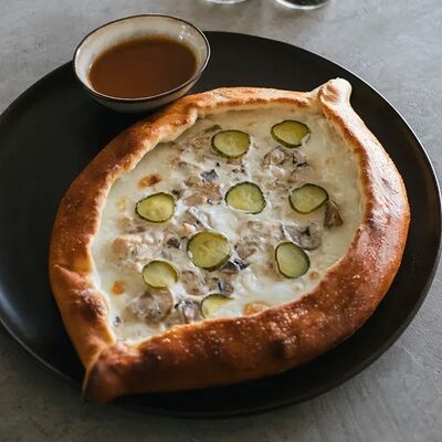 Лодочка с курино-грибным жюльеном в Semplice Secondfloor по цене 490 ₽