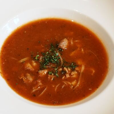 Итальянский томатный суп с тунцом и морским окунем в Особняк по цене 470 ₽