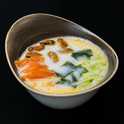 Суп сливочный с лососем в СушиТаяки по цене 853 ₽