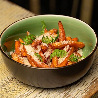 Батат фри с пармезаном и трюфельным масломв Top Hop по цене 470 ₽