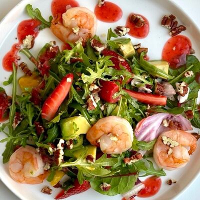 Креветка, клубника, манго, авокадо и орех пекан в Crystal по цене 850 ₽