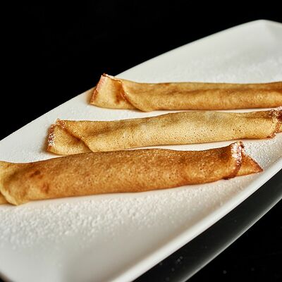 Блины со слабосоленым лососем и сметаной в Chocolate по цене 380 ₽