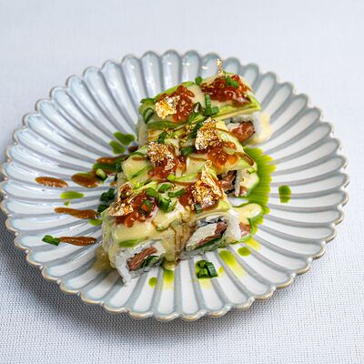 Ролл копченый лосось и авокадо в KIZOKU по цене 890 ₽