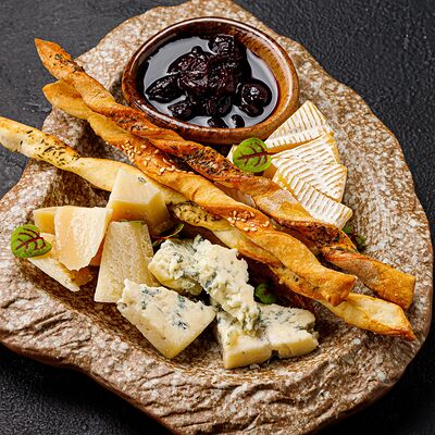 Сырное плато в MEAT HAPPENS BBQ по цене 1550 ₽