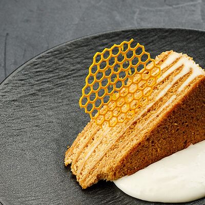 Медовик в Brooklyn Bowl по цене 399 ₽