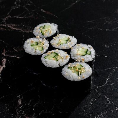 Маки огурец в Gills по цене 390 ₽