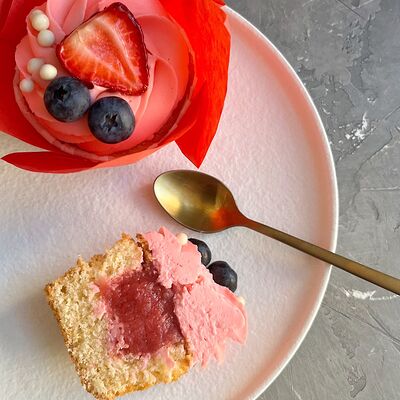 Капкейк клубничный в Tortterry по цене 200