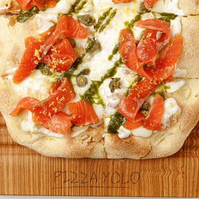 Форель, песто и каперсыв Pizzayolo по цене 735 ₽