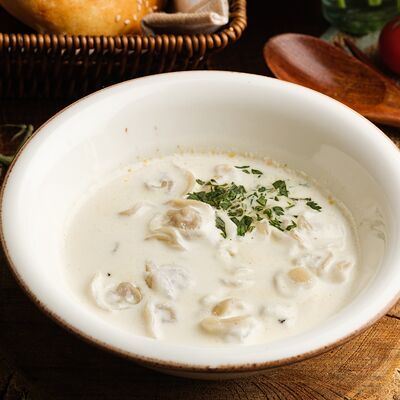 Пельмени в сливочном бульоне в Дальневосточка по цене 470 ₽