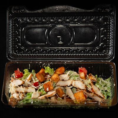 Салат Цезарь с курицейв Black angus по цене 450 ₽