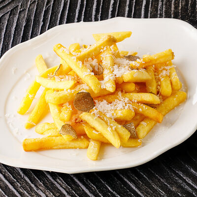 Картофель фри с пармезаном и черным трюфелем в Ginza по цене 1490 ₽