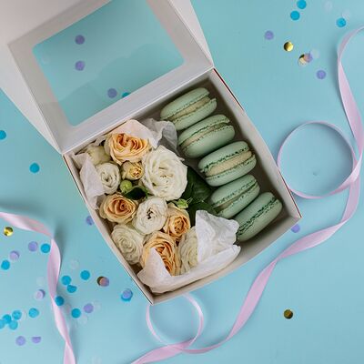 Макаронсы с кустовыми розами набор в Пышно Расцвели по цене 2500 ₽