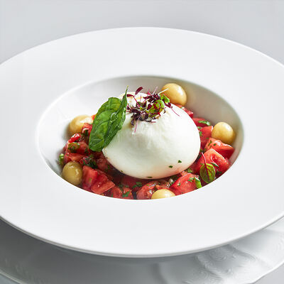 Буррата с тартаром из томатов в Sabor de la Vida по цене 1580 ₽