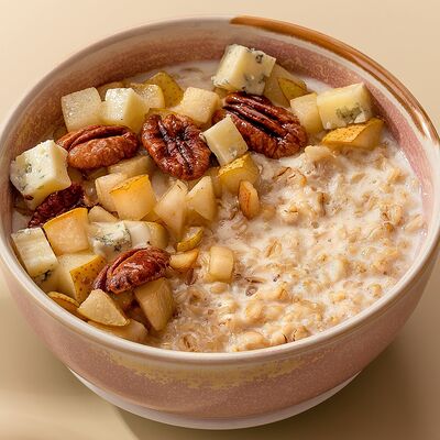 Овсяная каша с грушей и сыром дорблю в Комод по цене 480 ₽