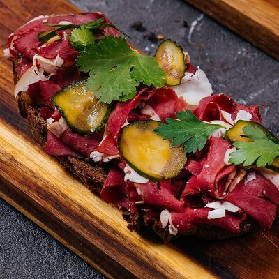 Ломоть с пастрами из сердца в Пламя по цене 590 ₽