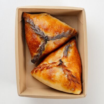 Мини-треугольник с курицейв CAFEIN по цене 259 ₽