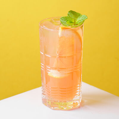 Лимонад Грейпфрут-клубника в Панда Маркет по цене 330 ₽