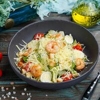 Цезарь с тигровыми креветками в Мангал Хауз (Мясье Шашлык)