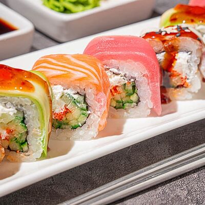 Ролл 4 Seasons в Rock & Roll Sushi по цене 785 ₽