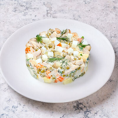 Салат Оливье с куриной грудкой в Ресторан Арбат по цене 690 ₽