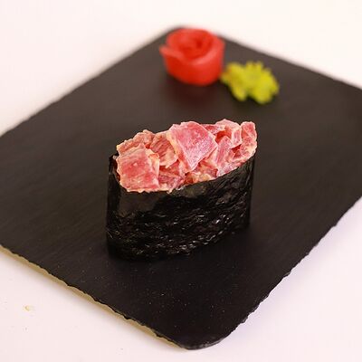 Гункан с Тунцом в Sushi Kiosk по цене 180 ₽