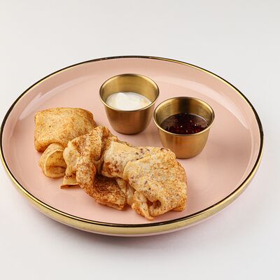 Блины с малиновым джемом в Coffee Boom по цене 600 ₽