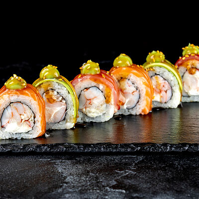 Ролл Радуга в Tsunami Sushi & Cocktails по цене 1490 ₽