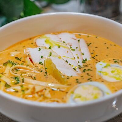 Ореховый рамен с курицей в APOLLO по цене 558 ₽