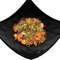 Wok - удон с морепродуктами в Barrel Sushi