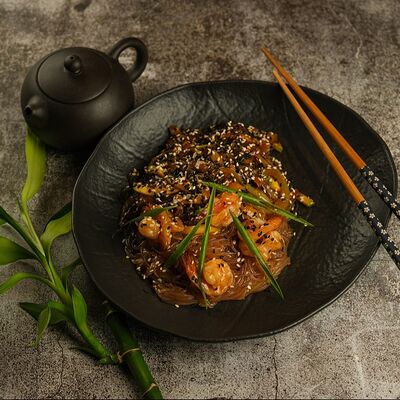 Фунчоза с куриным филе в Zen по цене 480 ₽