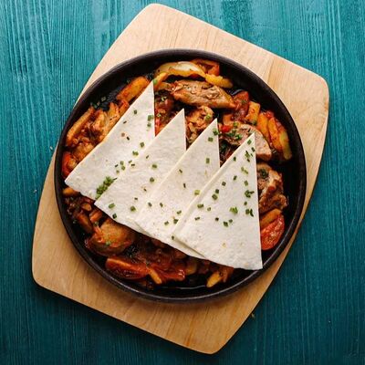 Фахитас с язычками ягненка в Rozas bar по цене 990 ₽