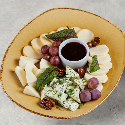 Ассорти из Кубанских фермерских сыров в Станъ по цене 1055 ₽