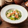 Лёгкий салат с креветками, творожным сыром и апельсиномв Хачапури по цене 670