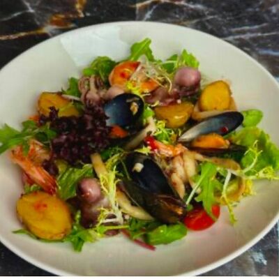 Салат с морепродуктами в Чентуриппе по цене 755 ₽