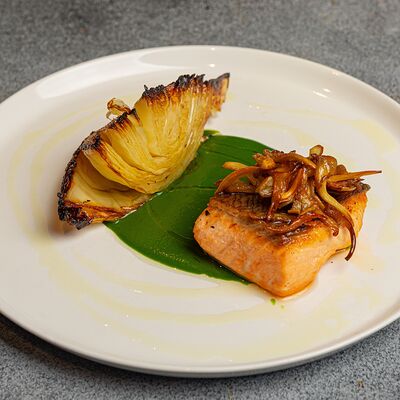 Лосось с запеченной капустой и грибами в 321 Club by Novikov по цене 1120