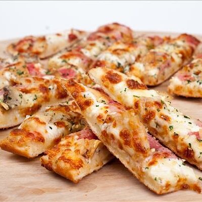 Сырные палочки с ветчиной и грибами в Pizzaroni по цене 399 ₽