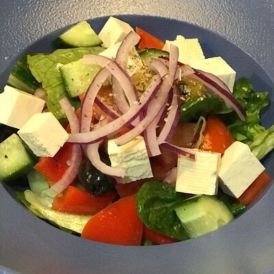 Салат Греческий с сыром тофу в Руккола по цене 590 ₽